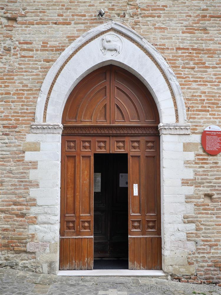 Montefiore Conca (Rimini) - Ingresso della Chiesa di San Paolo